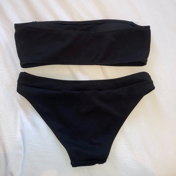 Bikini - Picture 2 of 2